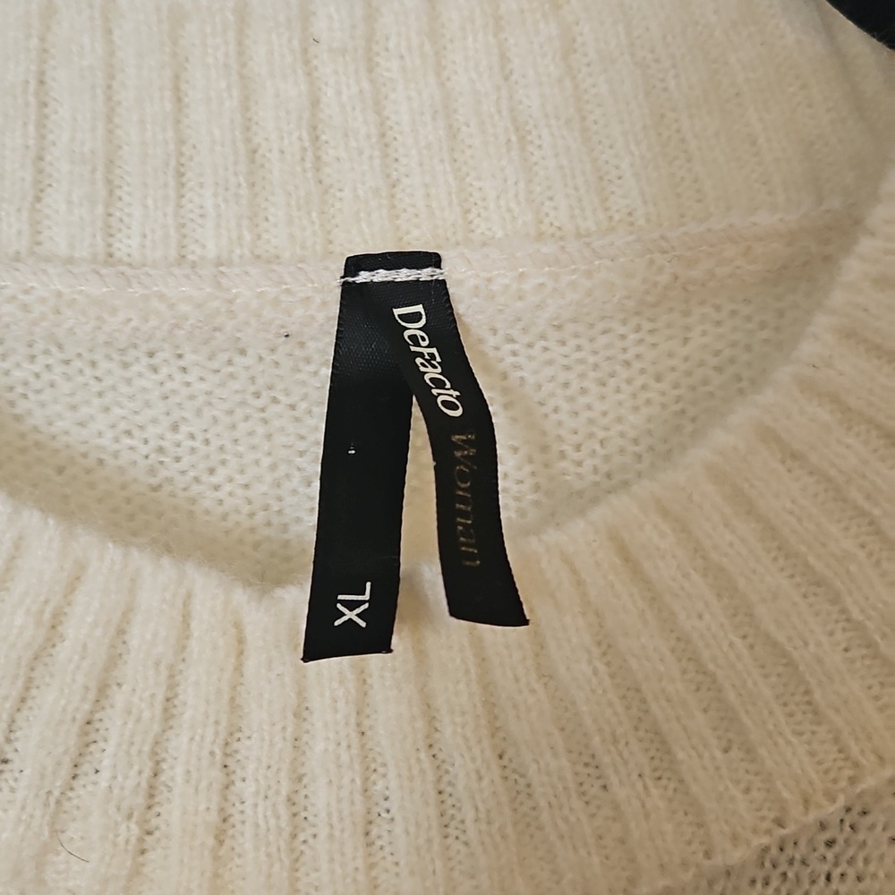 Cream White Warm Sweater Womens XL De Facio Sequin Detail NWT - Picture 3 of 5